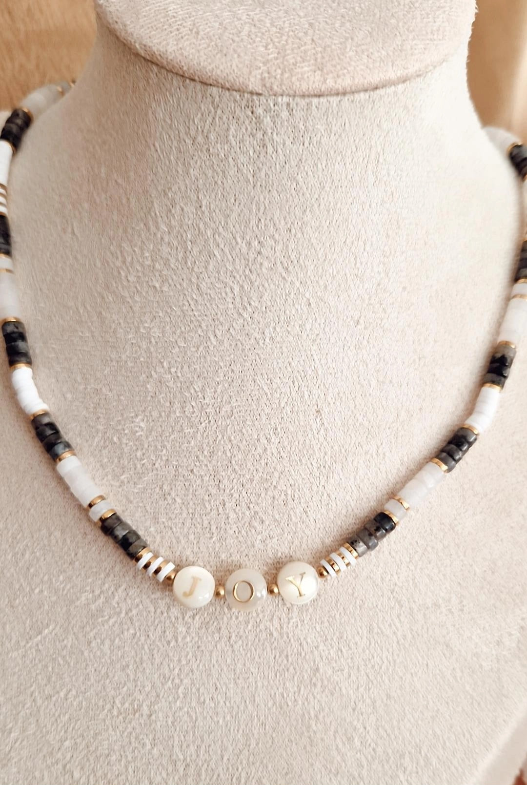 Collier en acier inoxydable perles d'eau douce tons noirs