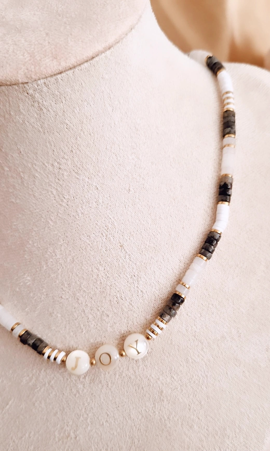 Collier en acier inoxydable perles d'eau douce tons noirs