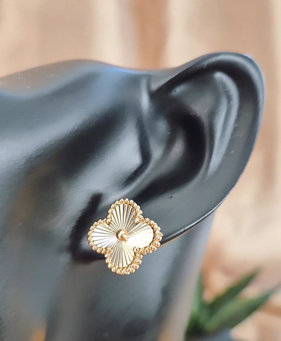 Ensemble Collier + boucles d'oreilles + bague assortis