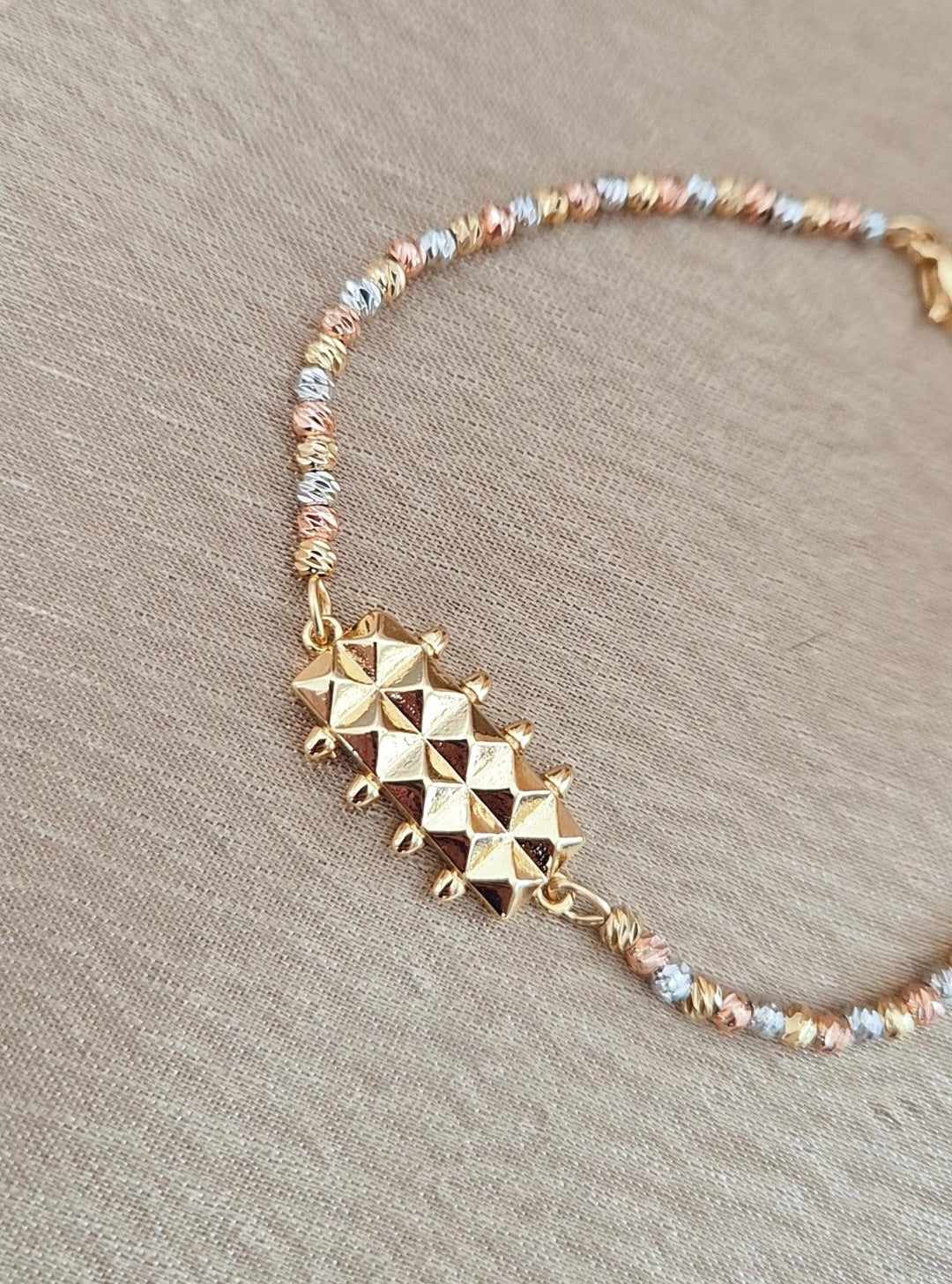 Bracelet fin billes tricolores empiècement en acier inoxydable