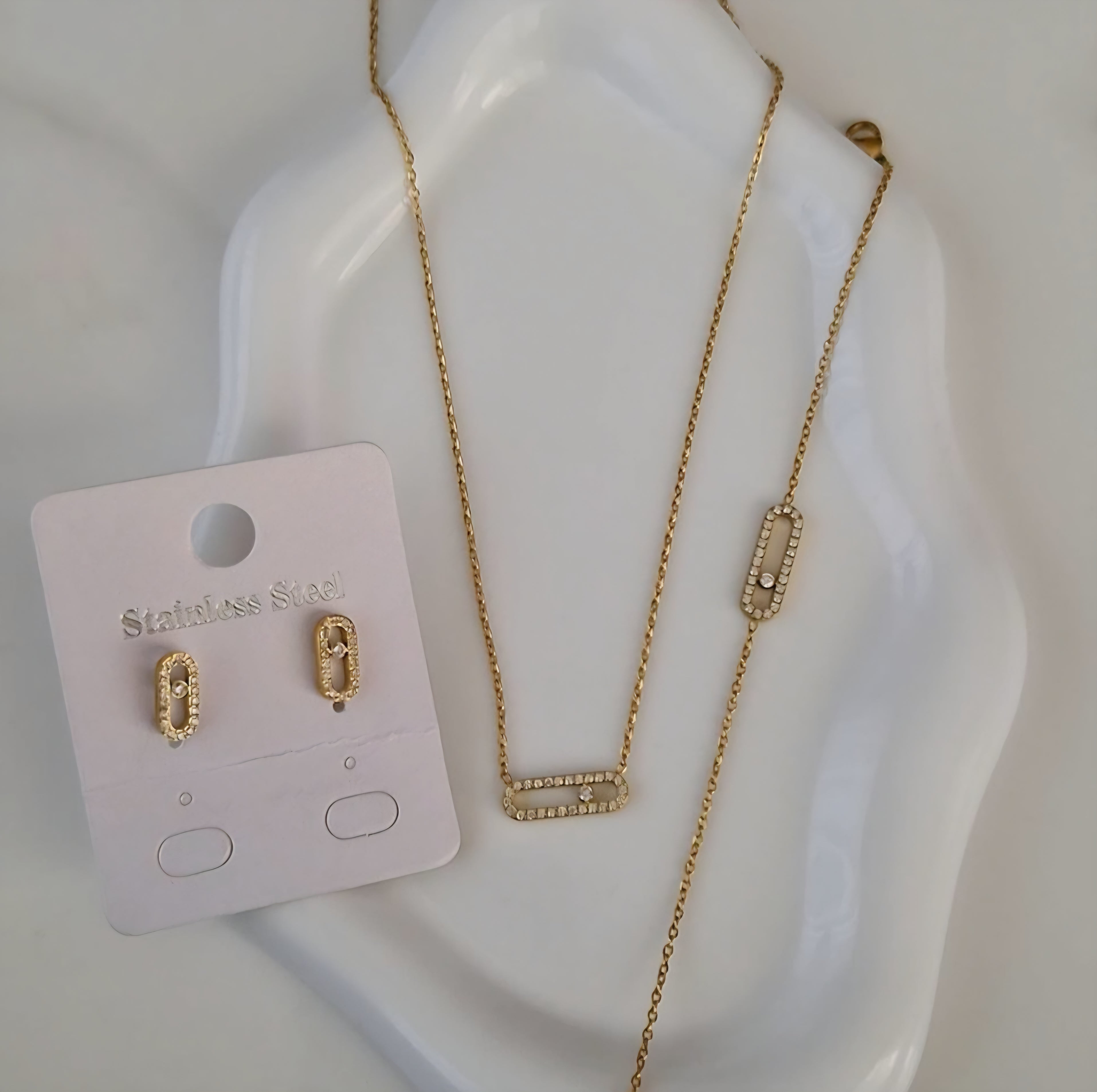Boucles d'oreilles en acier inoxydable ovale et strass