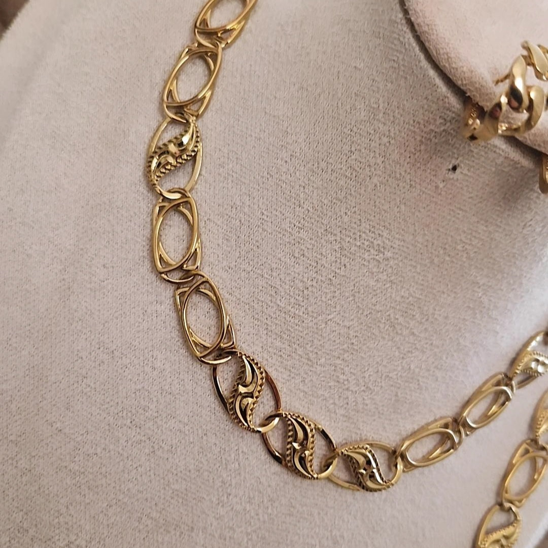 Ensemble Collier, bracelet et boucles d'oreilles en acier inoxydable ajourés et gravures vintage