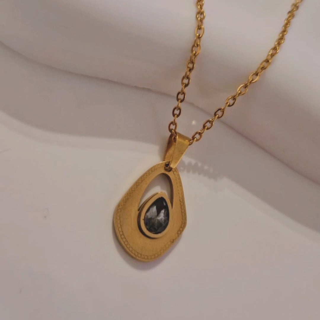 Collier en acier inoxydable avec pendentif goutte noire