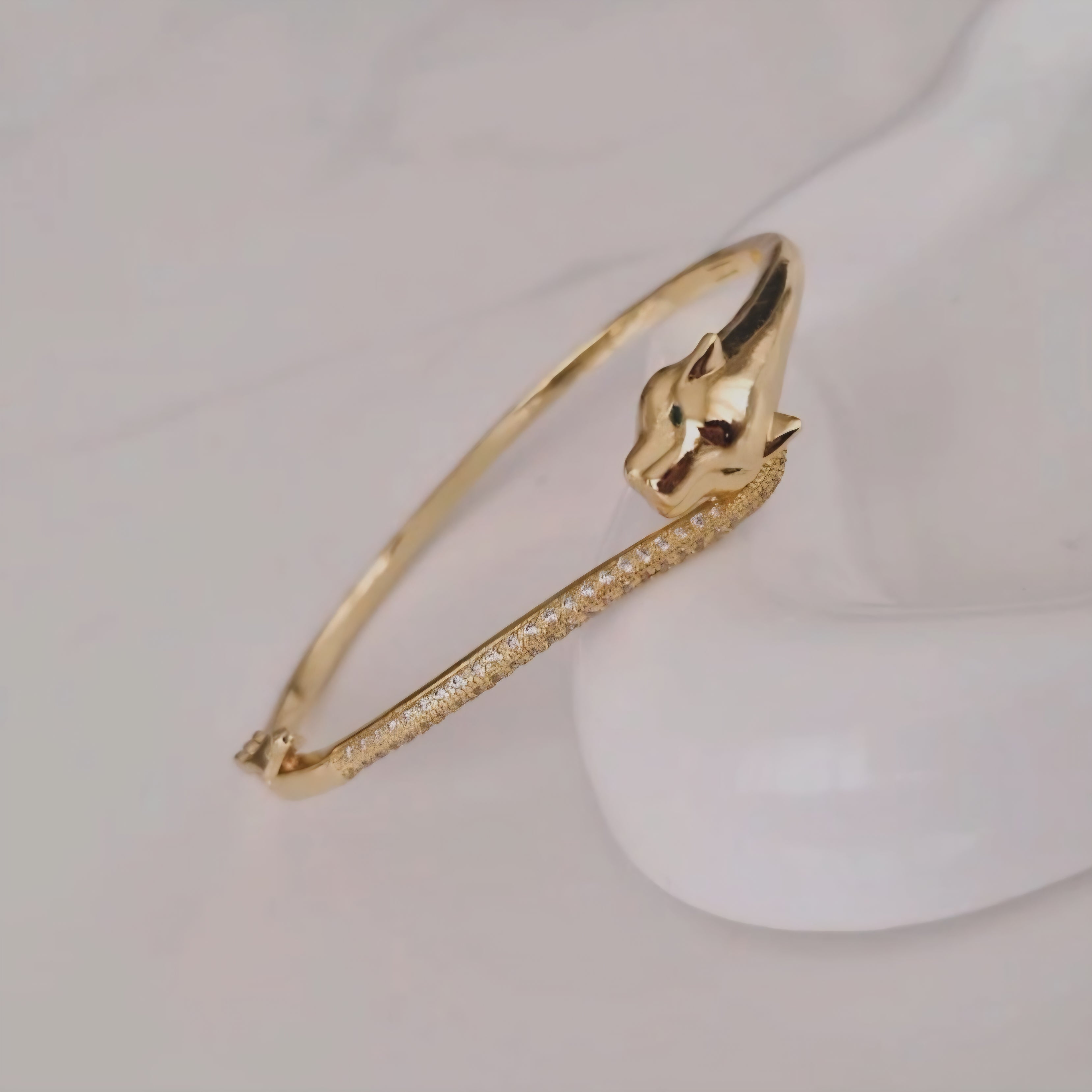 Bracelet jonc jaguar yeux verts strass (vendu à l'unité)