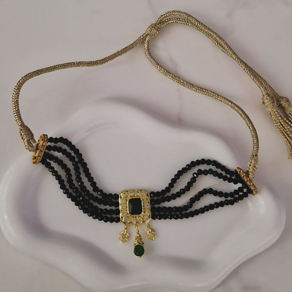 Collier choker pendentif beldi carré perles noires