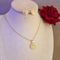 Ensemble parure collier et boucles d’oreilles ajourés et strass