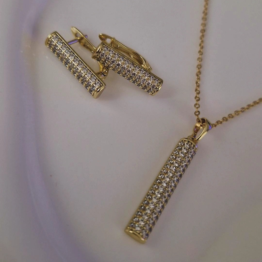 Ensemble Collier + boucles d'oreilles assorties pendentif barre de strass