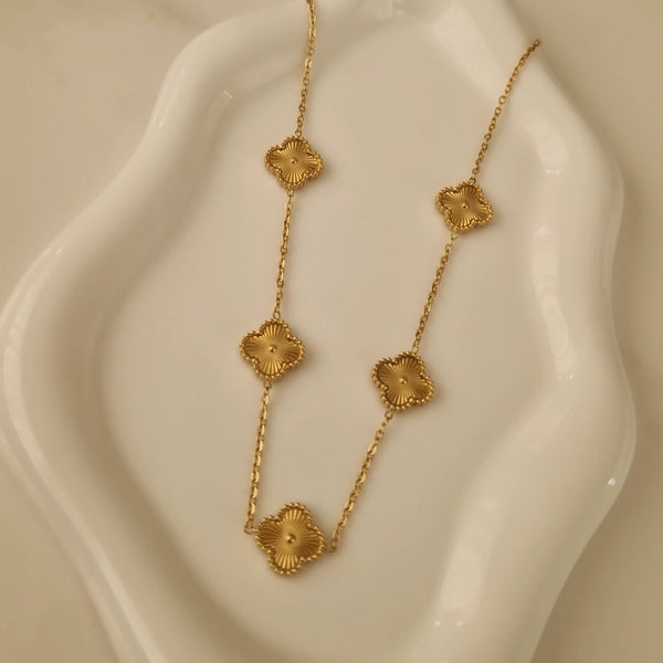 Collier en acier inoxydable multi trèfles dorés striés