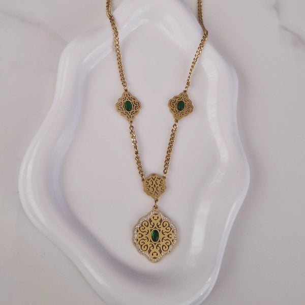 Collier en acier inoxydable grosse maille beldi et pierre verte