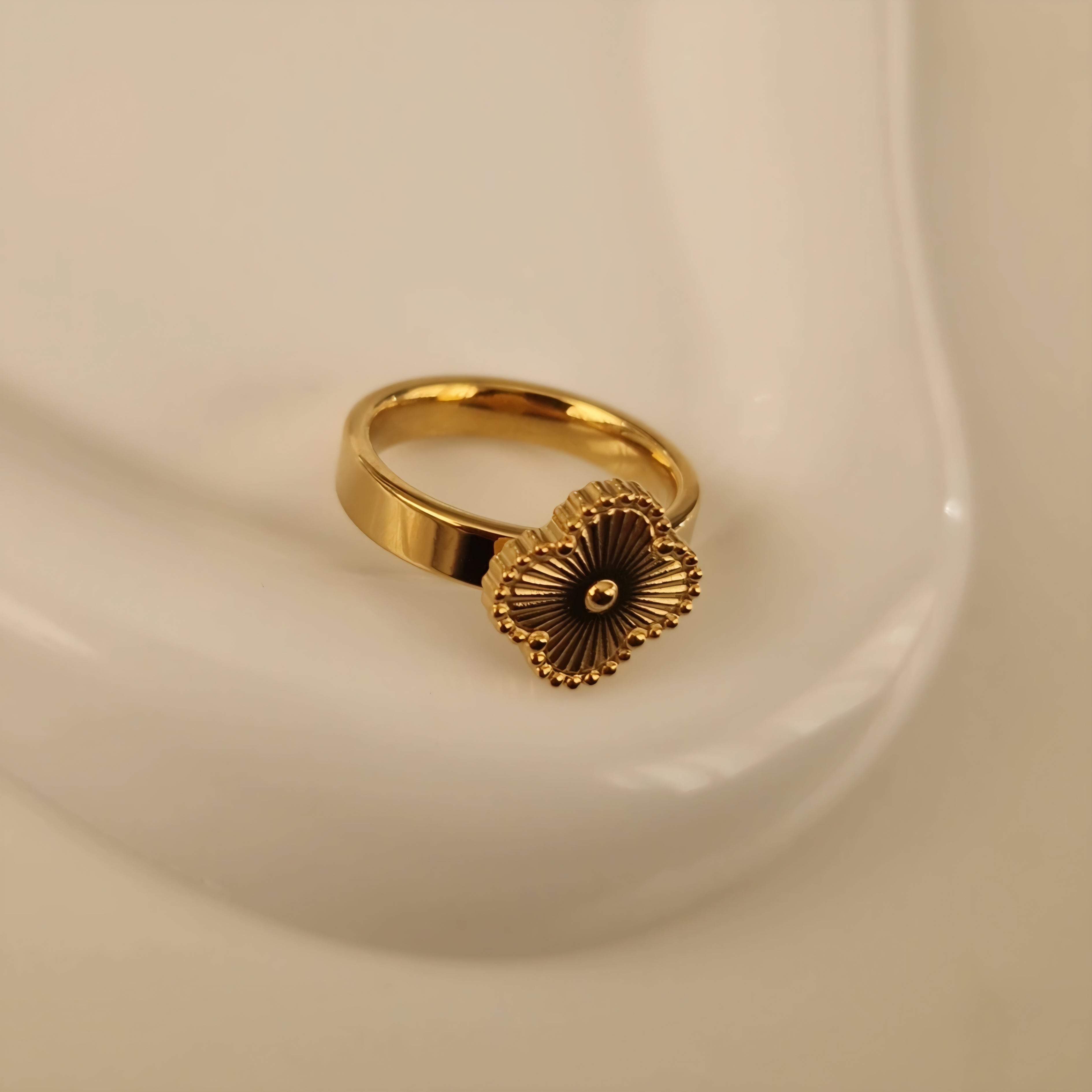 Bague en acier inoxydable fleur striée