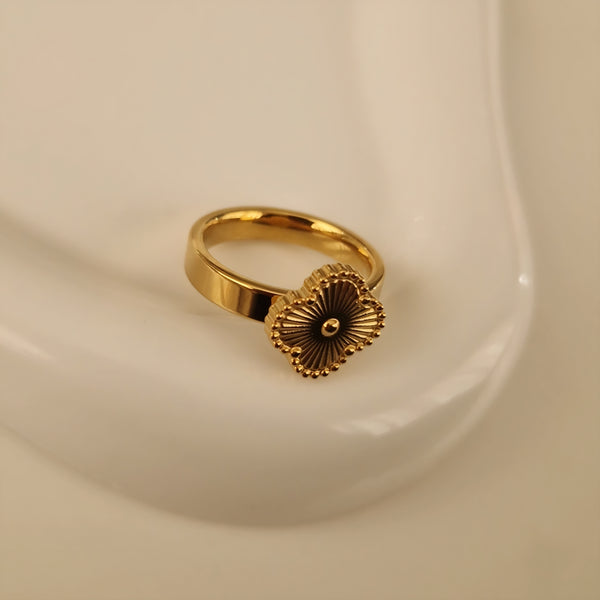 Bague en acier inoxydable fleur striée