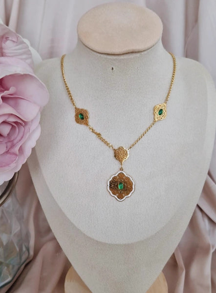 Collier en acier inoxydable grosse maille beldi et pierre verte