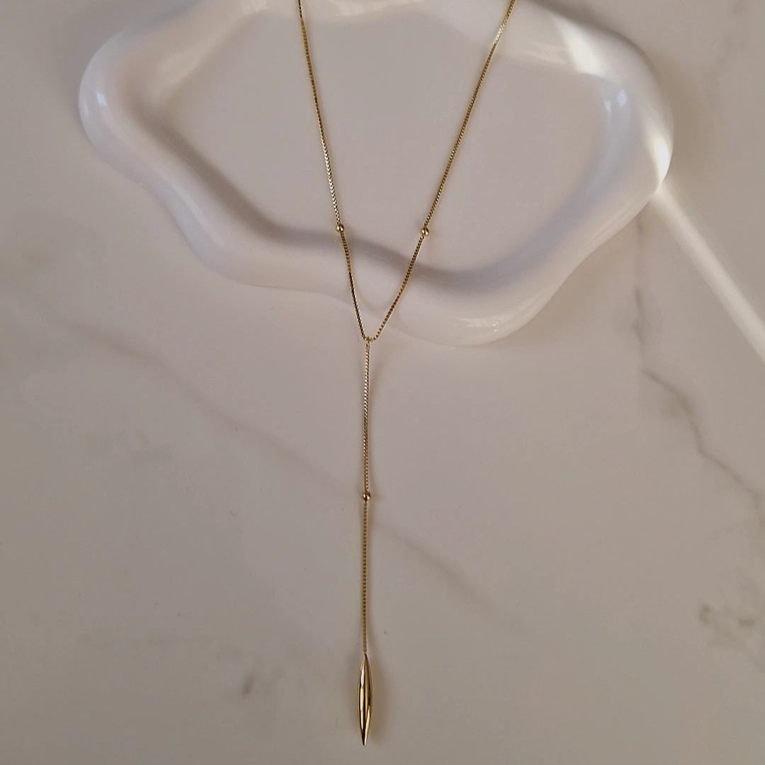 Collier en acier inoxydable en Y avec pendant doré